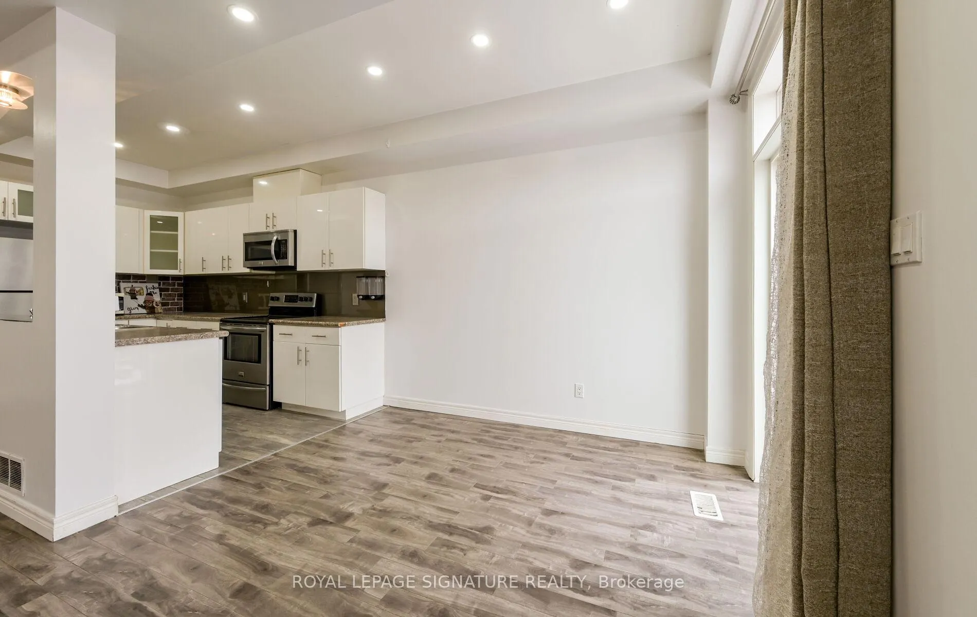 Photo 14 of Unit Upper Level b, 96 Highgate Drive, Hamilton, Stoney Creek Mountain — HOMEH
