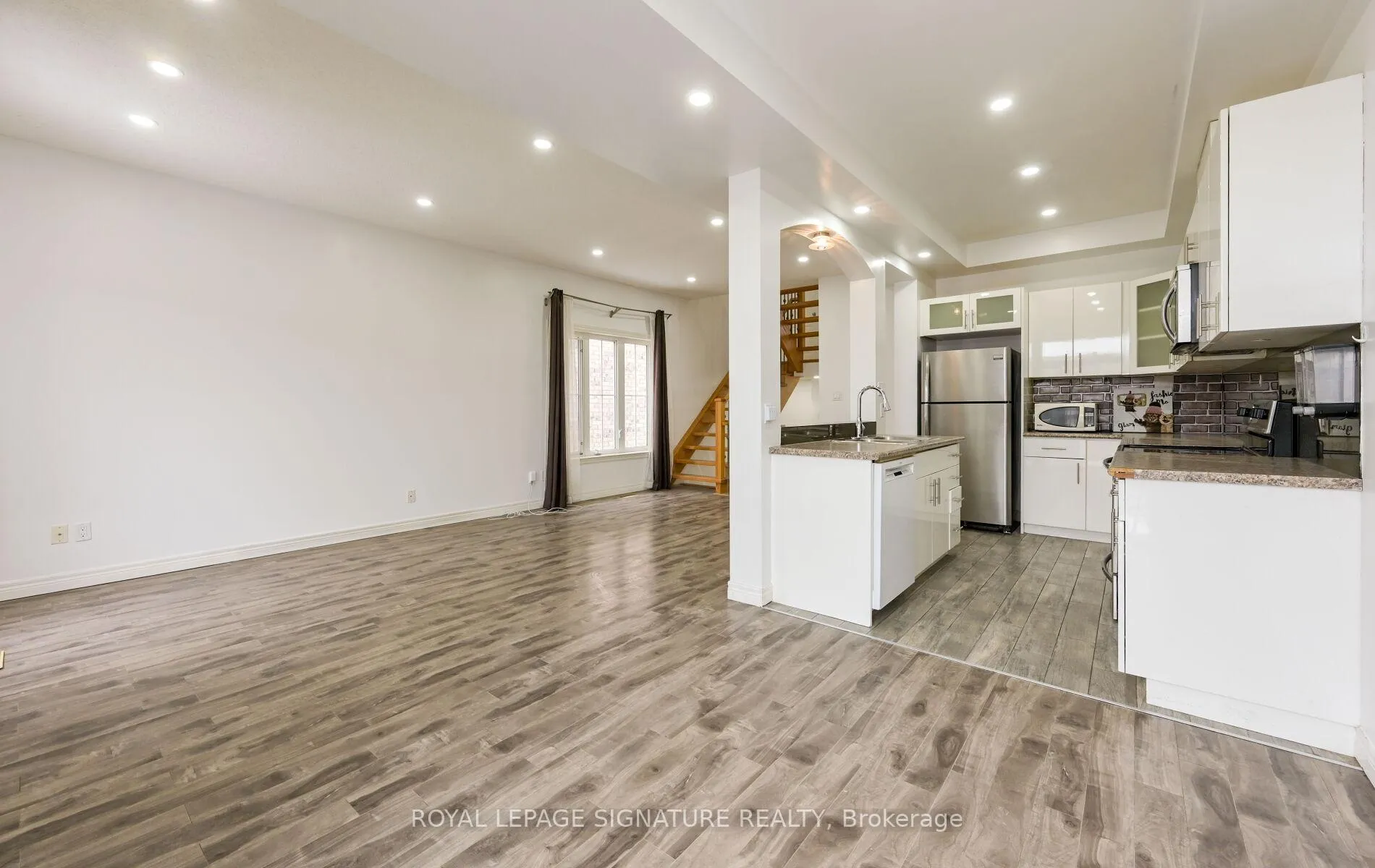 Photo 17 of Unit Upper Level b, 96 Highgate Drive, Hamilton, Stoney Creek Mountain — HOMEH