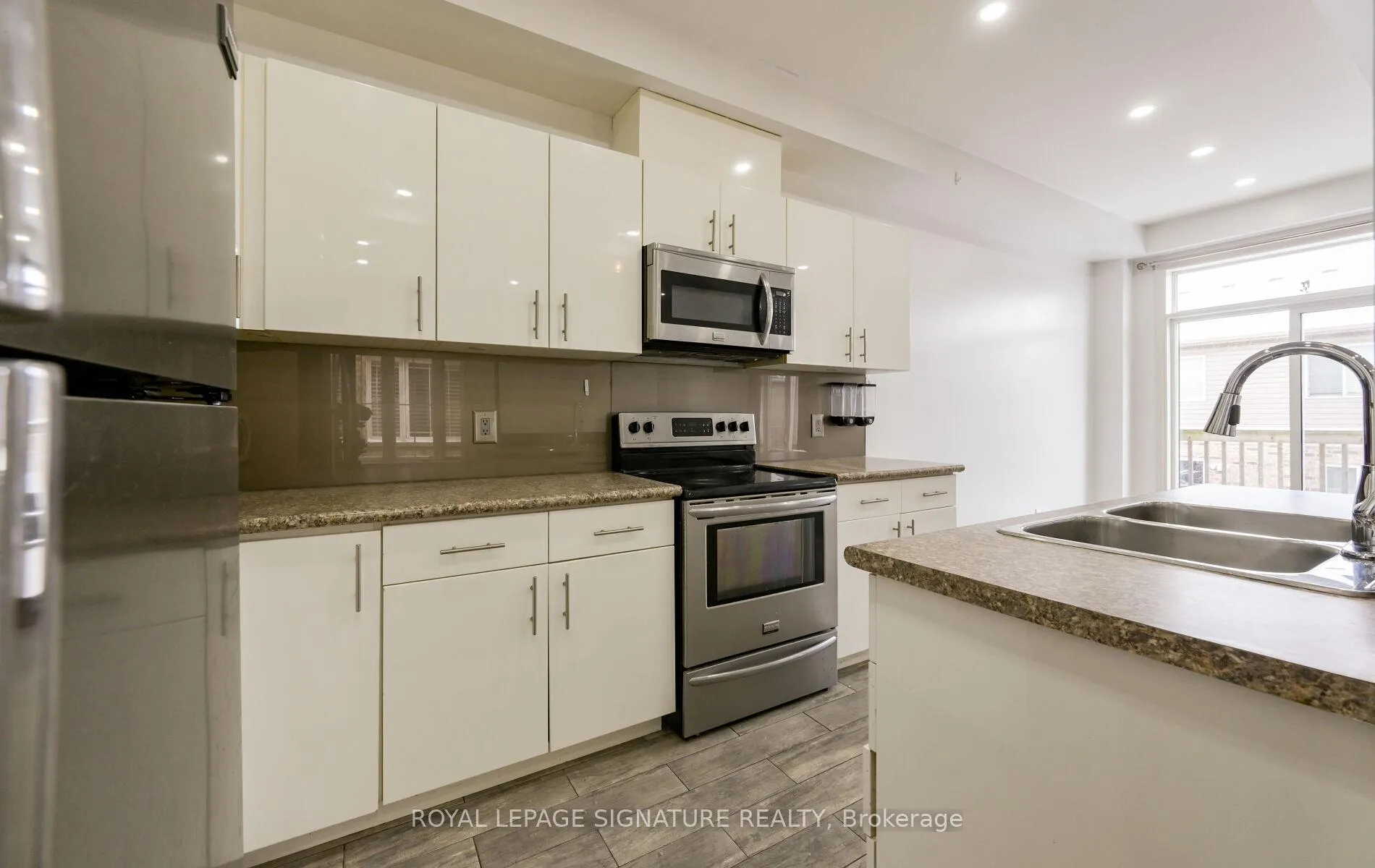 Photo 21 of Unit Upper Level b, 96 Highgate Drive, Hamilton, Stoney Creek Mountain — HOMEH