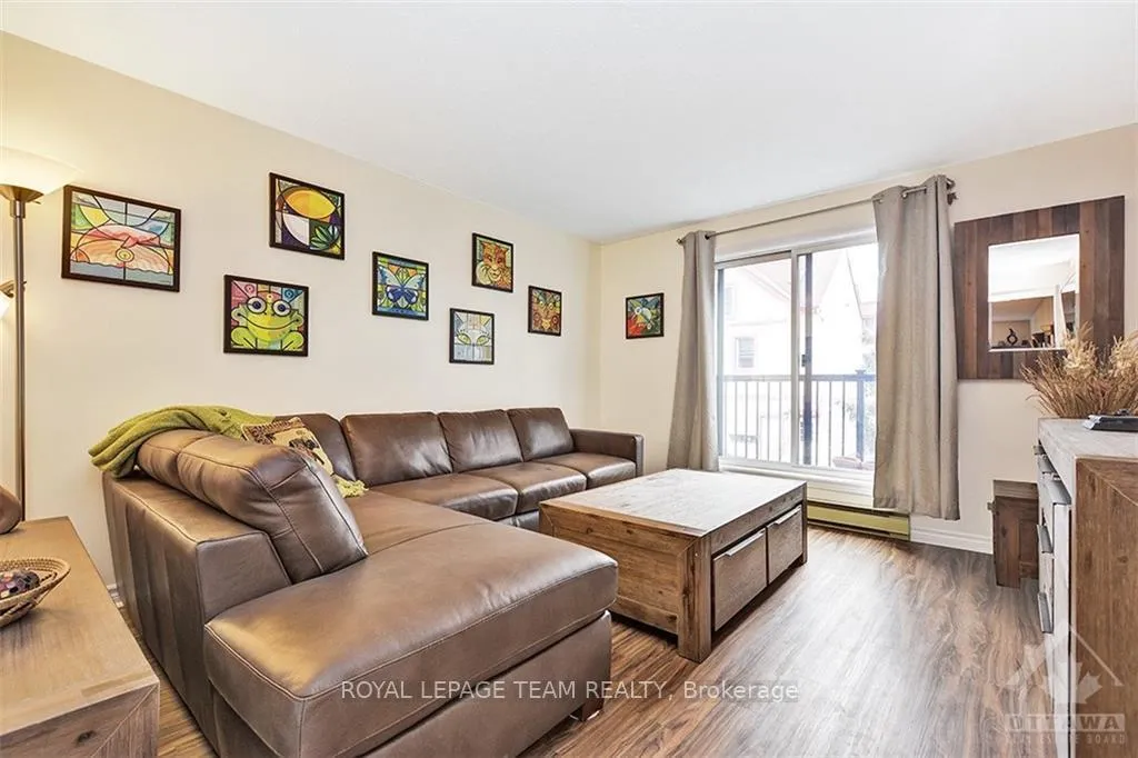Photo 2 of 206 Guigues Avenue, Ottawa, Lower Town/Byward Market — HOMEH