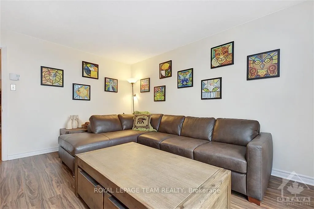 Photo 3 of 206 Guigues Avenue, Ottawa, Lower Town/Byward Market — HOMEH