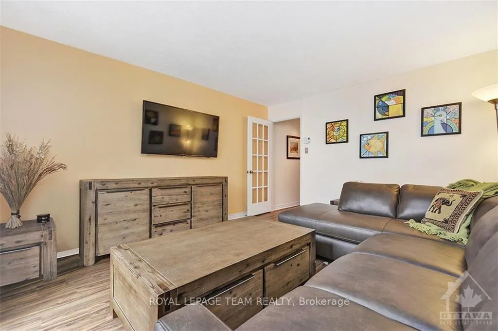Photo 4 of 206 Guigues Avenue, Ottawa, Lower Town/Byward Market — HOMEH