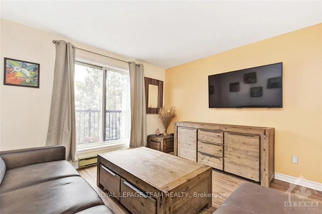 Photo 5 of 206 Guigues Avenue, Ottawa, Lower Town/Byward Market — HOMEH
