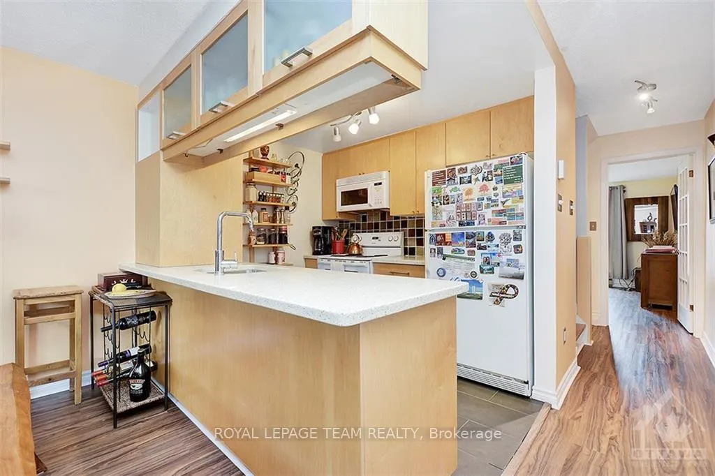 Photo 7 of 206 Guigues Avenue, Ottawa, Lower Town/Byward Market — HOMEH