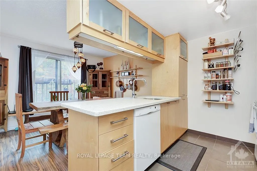 Photo 8 of 206 Guigues Avenue, Ottawa, Lower Town/Byward Market — HOMEH