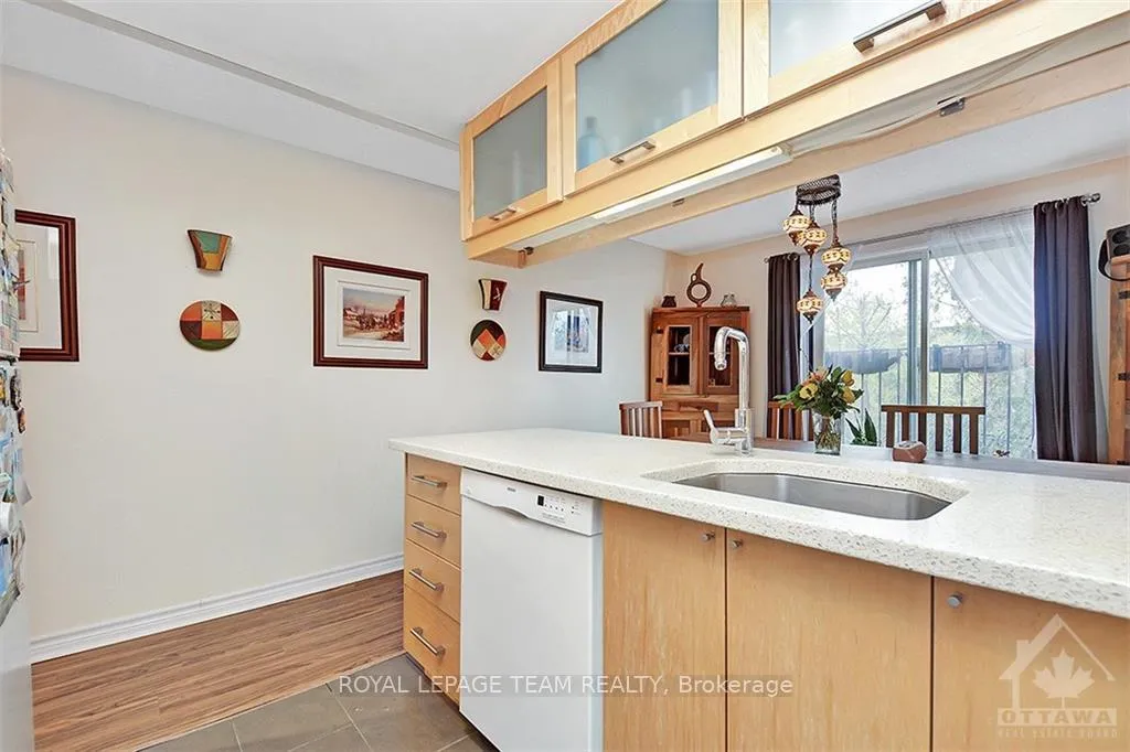 Photo 9 of 206 Guigues Avenue, Ottawa, Lower Town/Byward Market — HOMEH