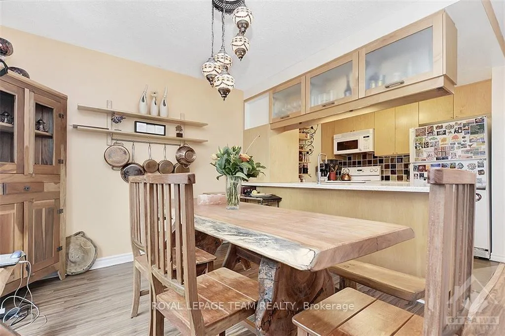Photo 12 of 206 Guigues Avenue, Ottawa, Lower Town/Byward Market — HOMEH