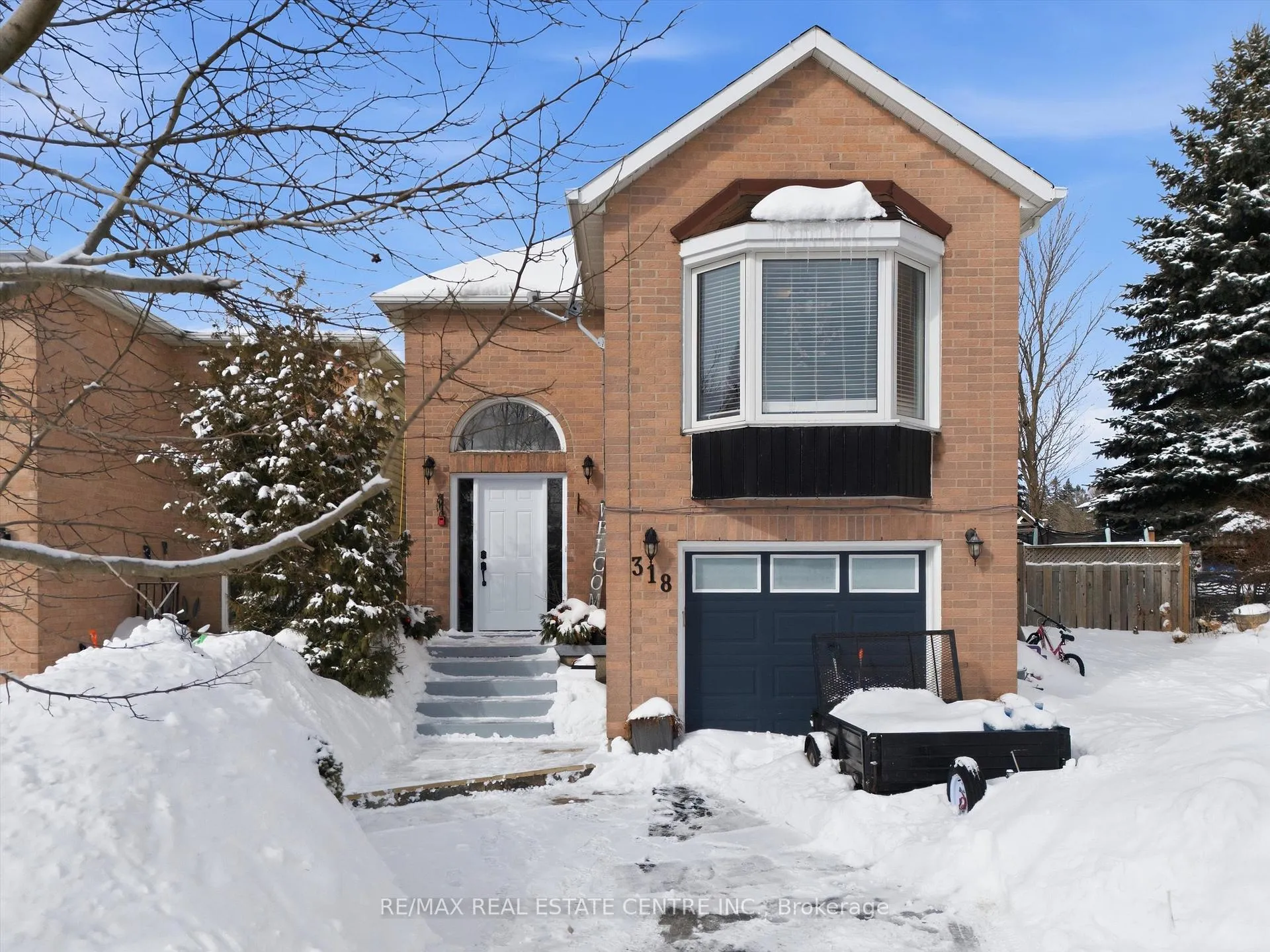 Front of 318 Shelburne Place