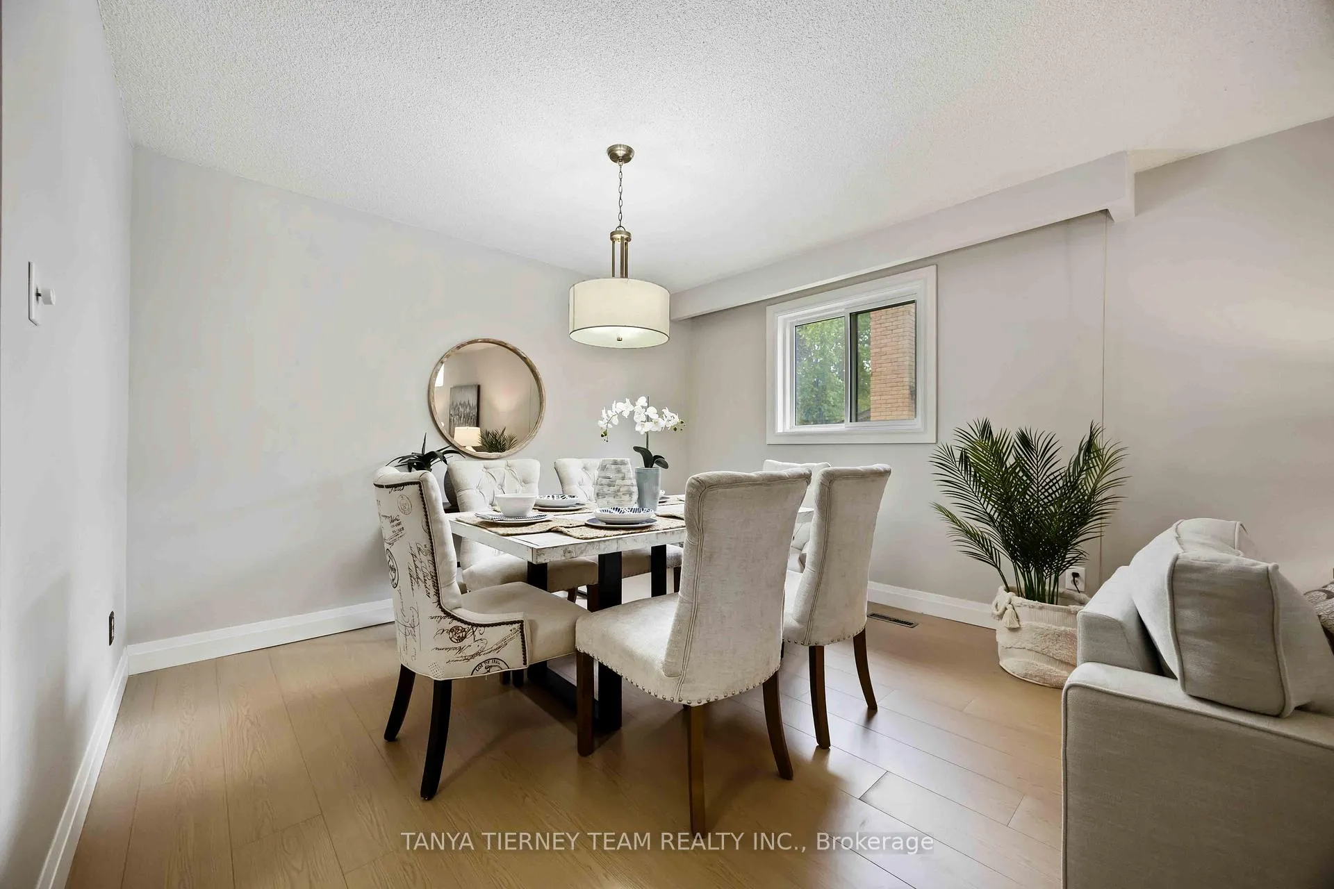 Photo 5 of 54 Chester Crescent, Scugog, Port Perry — HOMEH