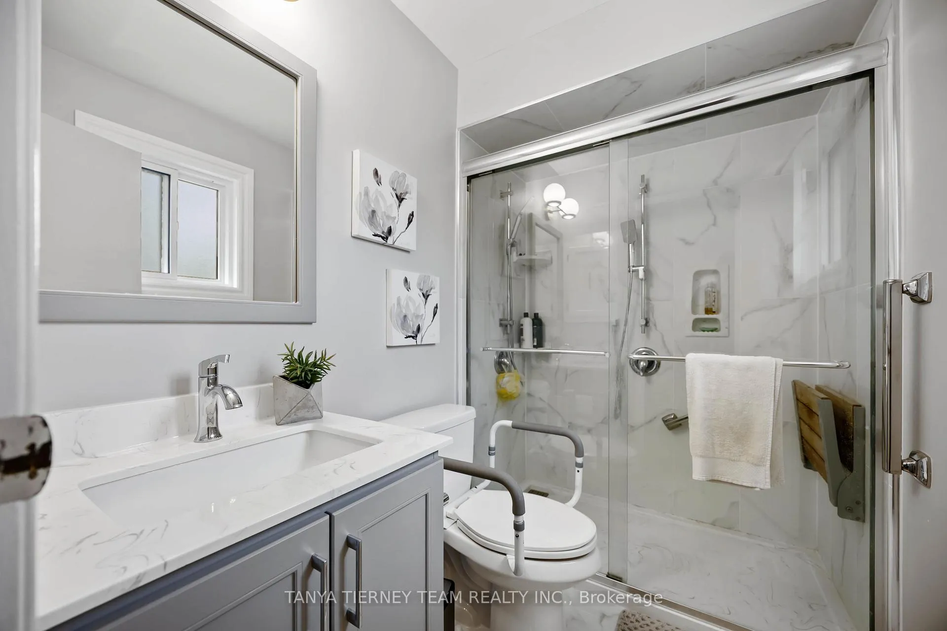 Photo 13 of 54 Chester Crescent, Scugog, Port Perry — HOMEH