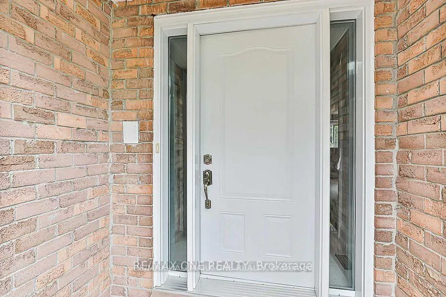 Photo 2 of 100 Robinson Crescent, Whitby, Pringle Creek — HOMEH