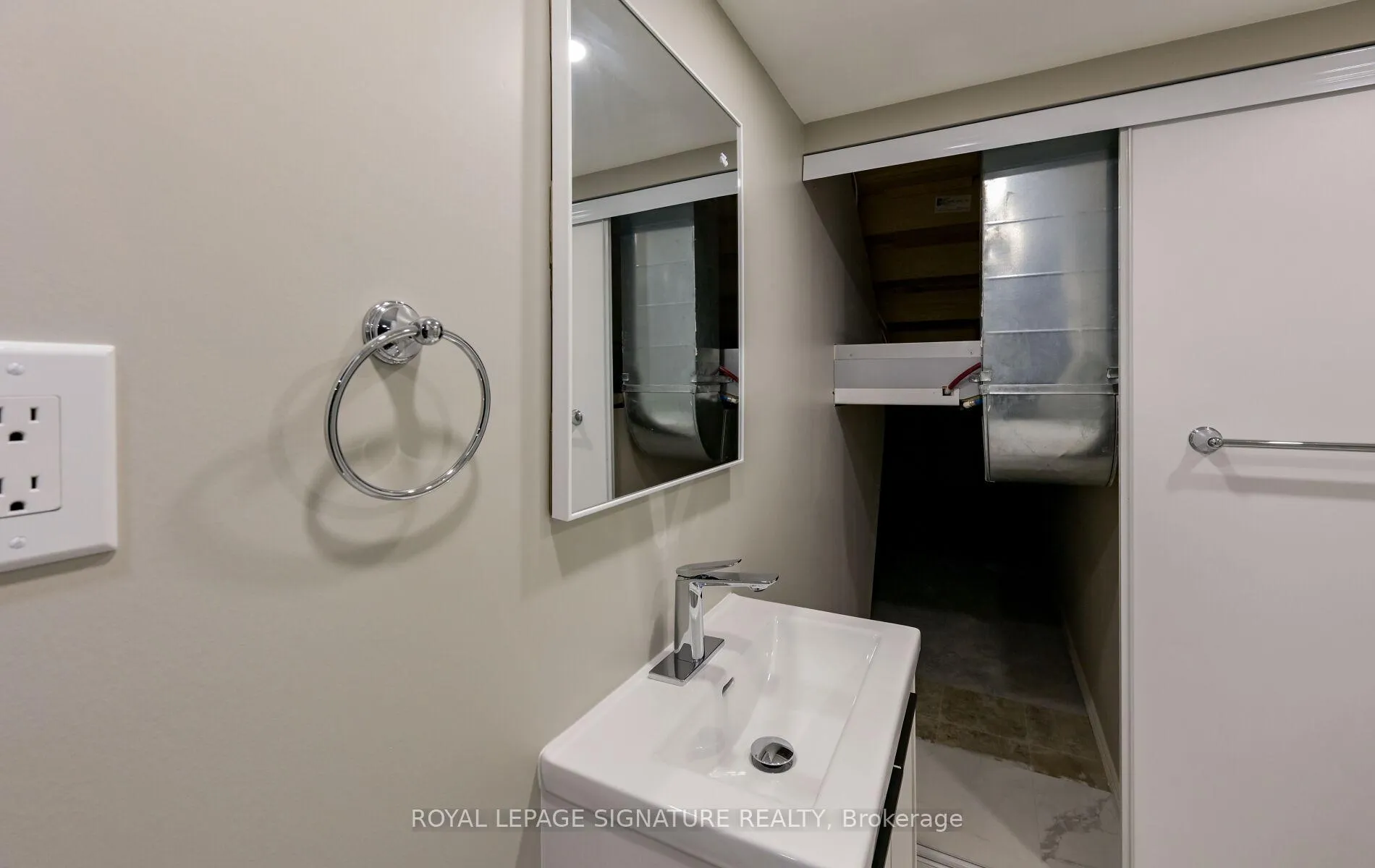 Photo 19 of Unit Lower Level b, 96 Highgate Drive, Hamilton, Stoney Creek Mountain — HOMEH