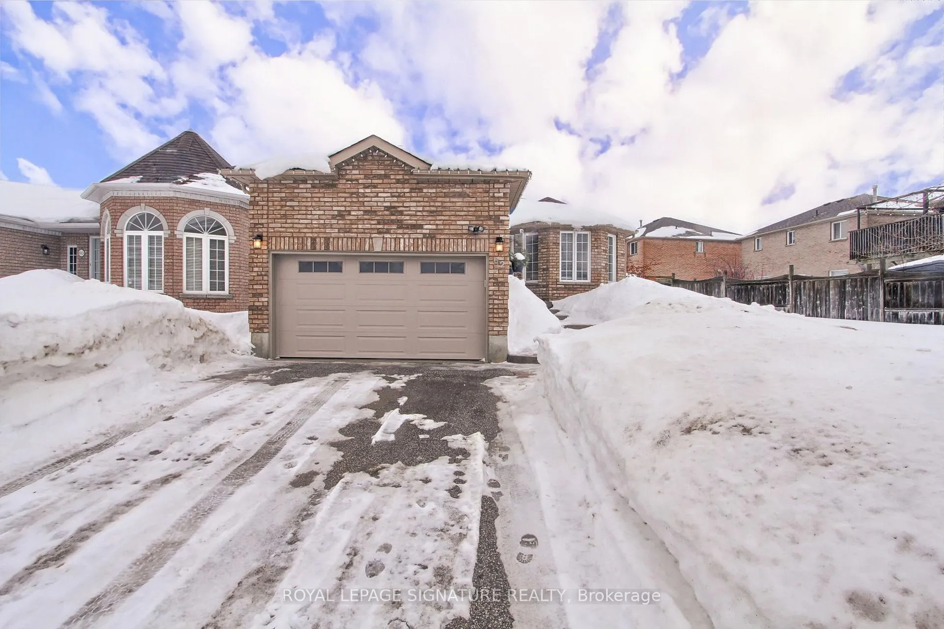 Photo 2 of 62 Cloughley Drive, Barrie, 400 West — HOMEH
