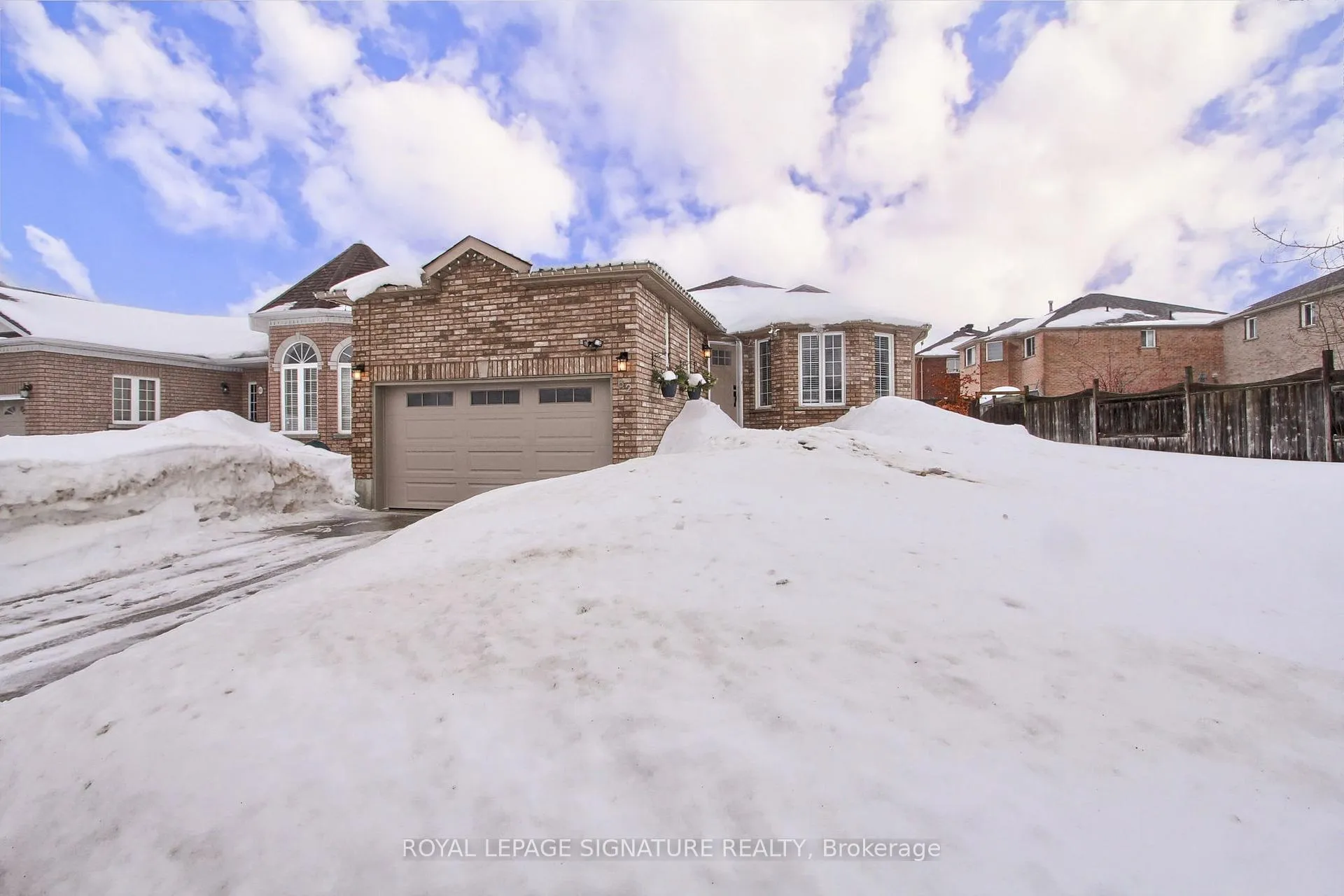 Photo 4 of 62 Cloughley Drive, Barrie, 400 West — HOMEH