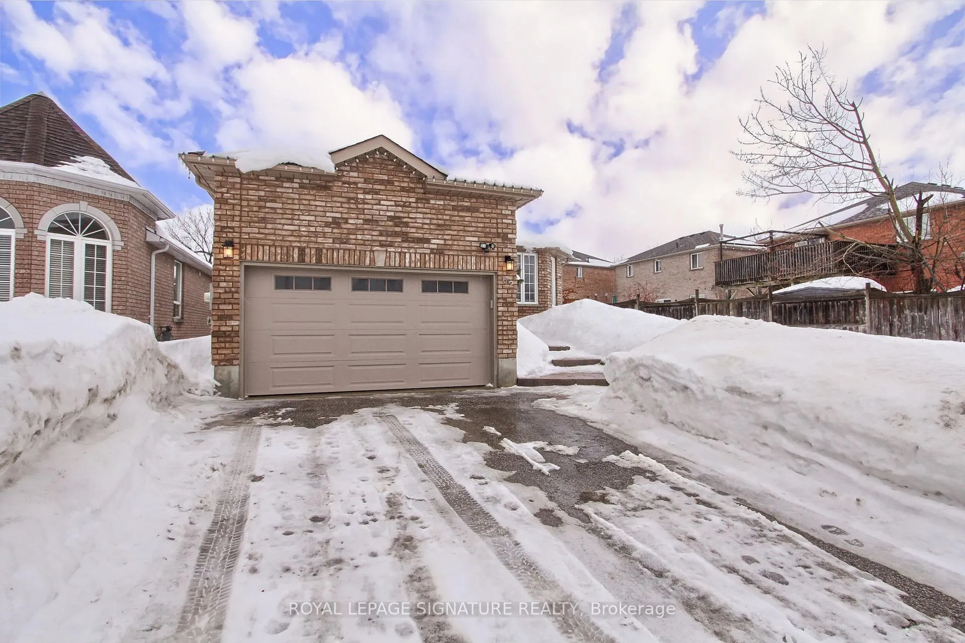 Photo 5 of 62 Cloughley Drive, Barrie, 400 West — HOMEH
