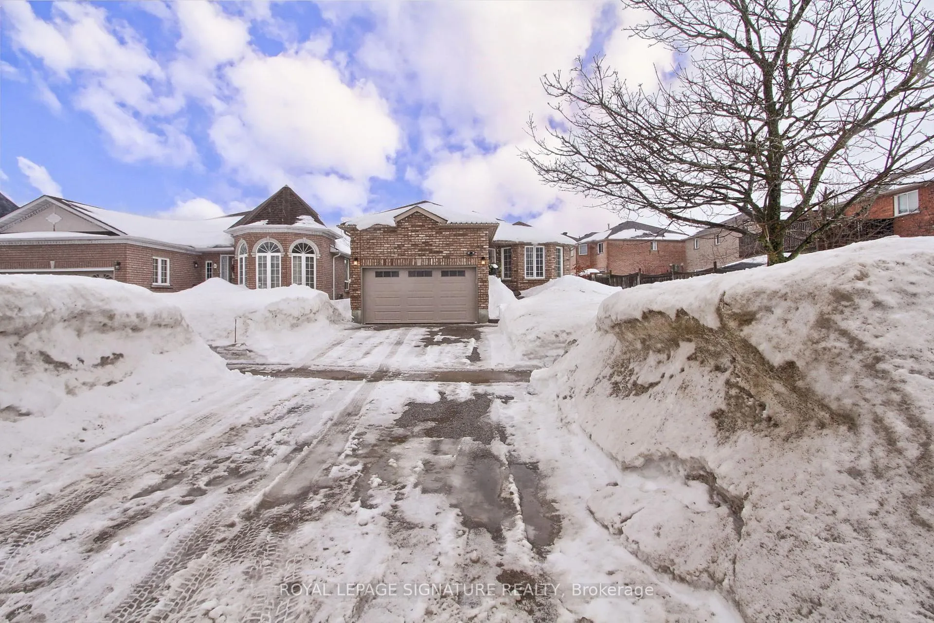 Photo 6 of 62 Cloughley Drive, Barrie, 400 West — HOMEH