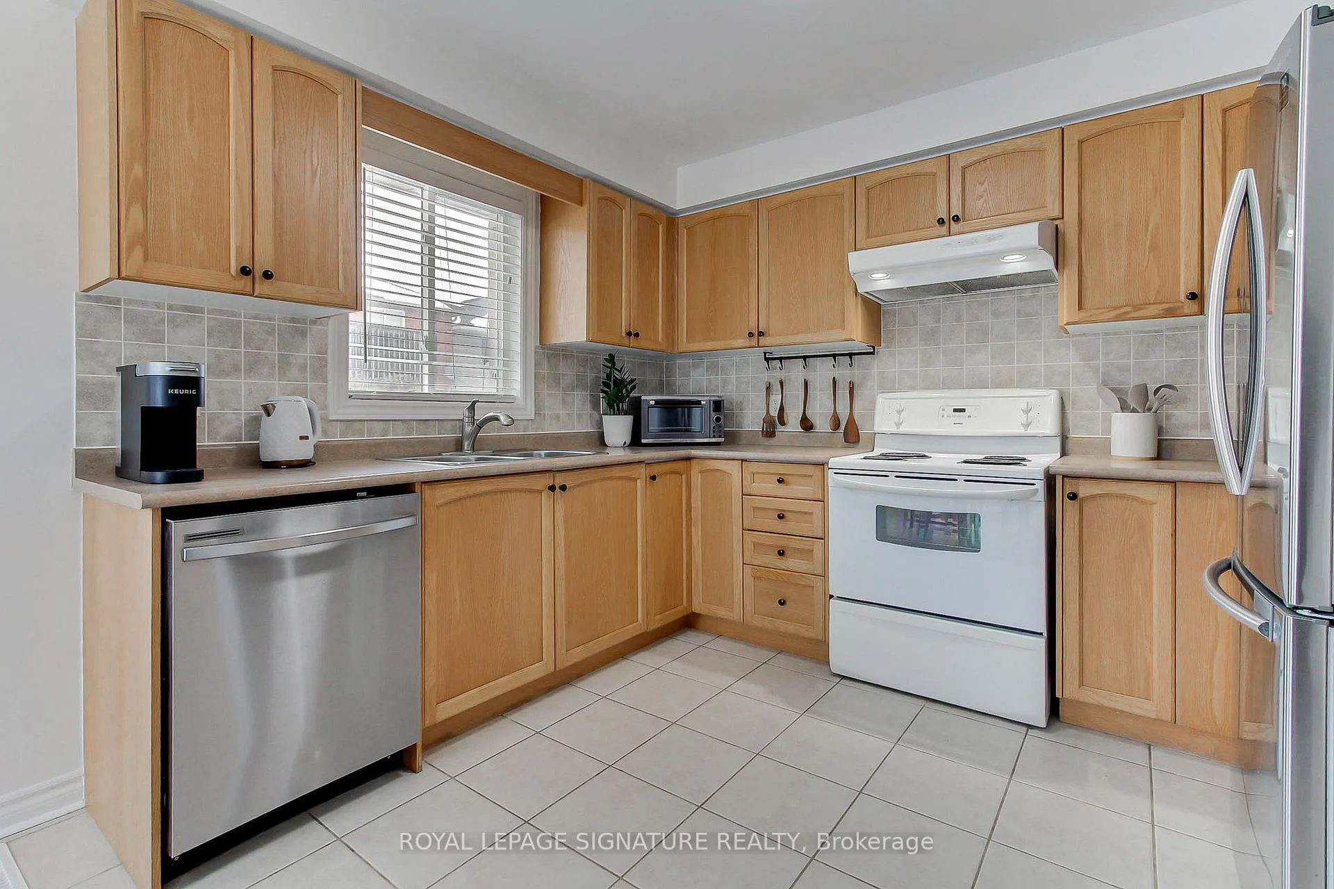 Photo 14 of 62 Cloughley Drive, Barrie, 400 West — HOMEH