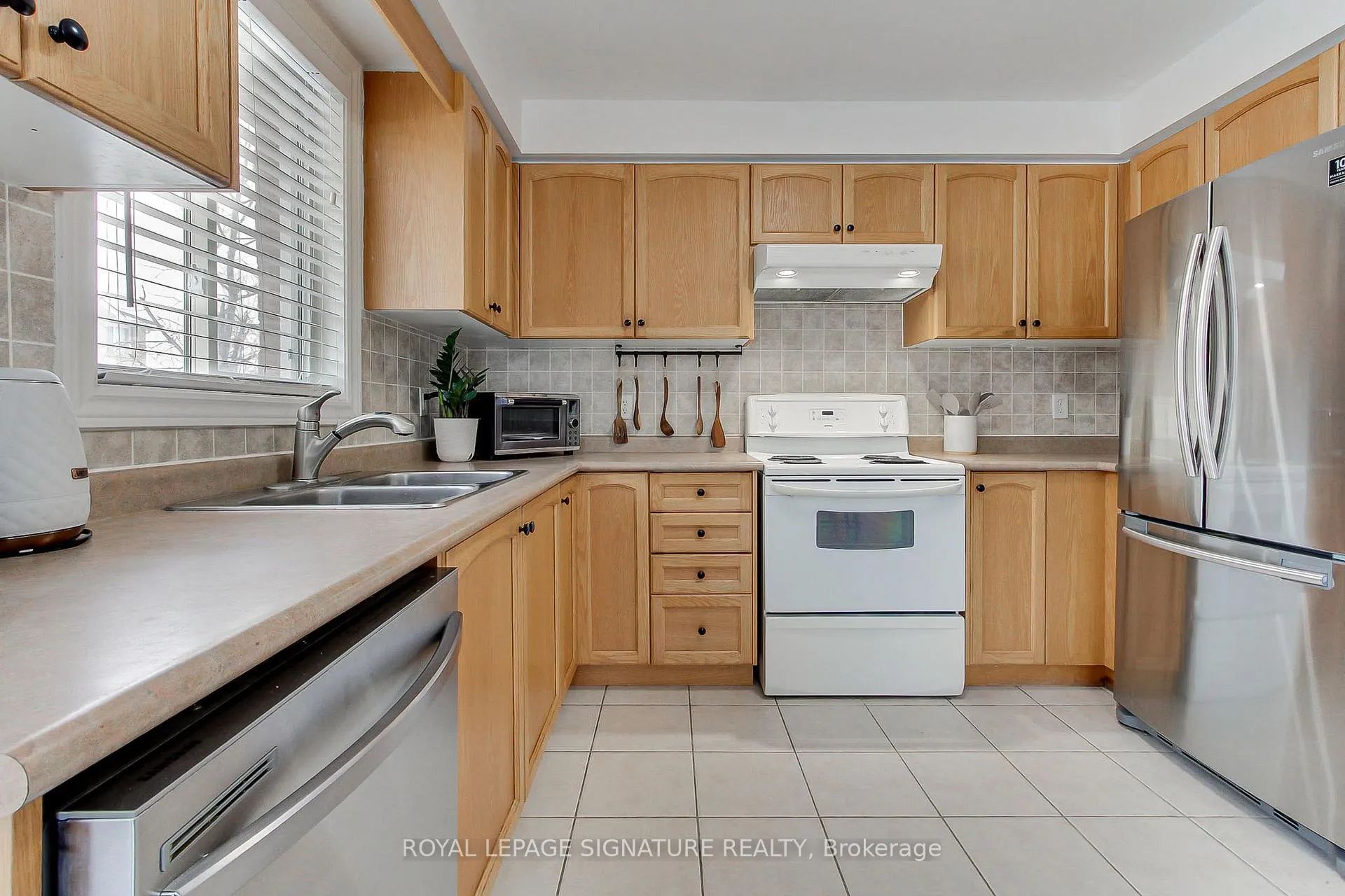 Photo 15 of 62 Cloughley Drive, Barrie, 400 West — HOMEH