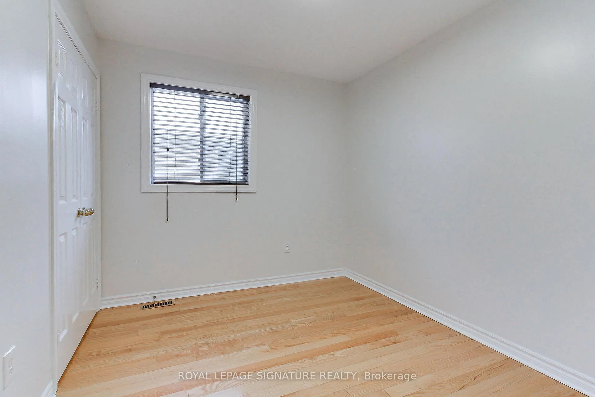 Photo 27 of 62 Cloughley Drive, Barrie, 400 West — HOMEH