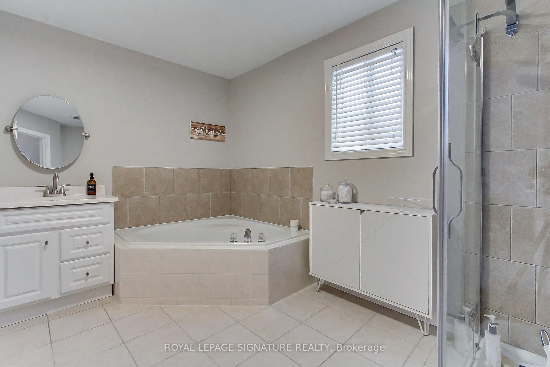 Photo 28 of 62 Cloughley Drive, Barrie, 400 West — HOMEH