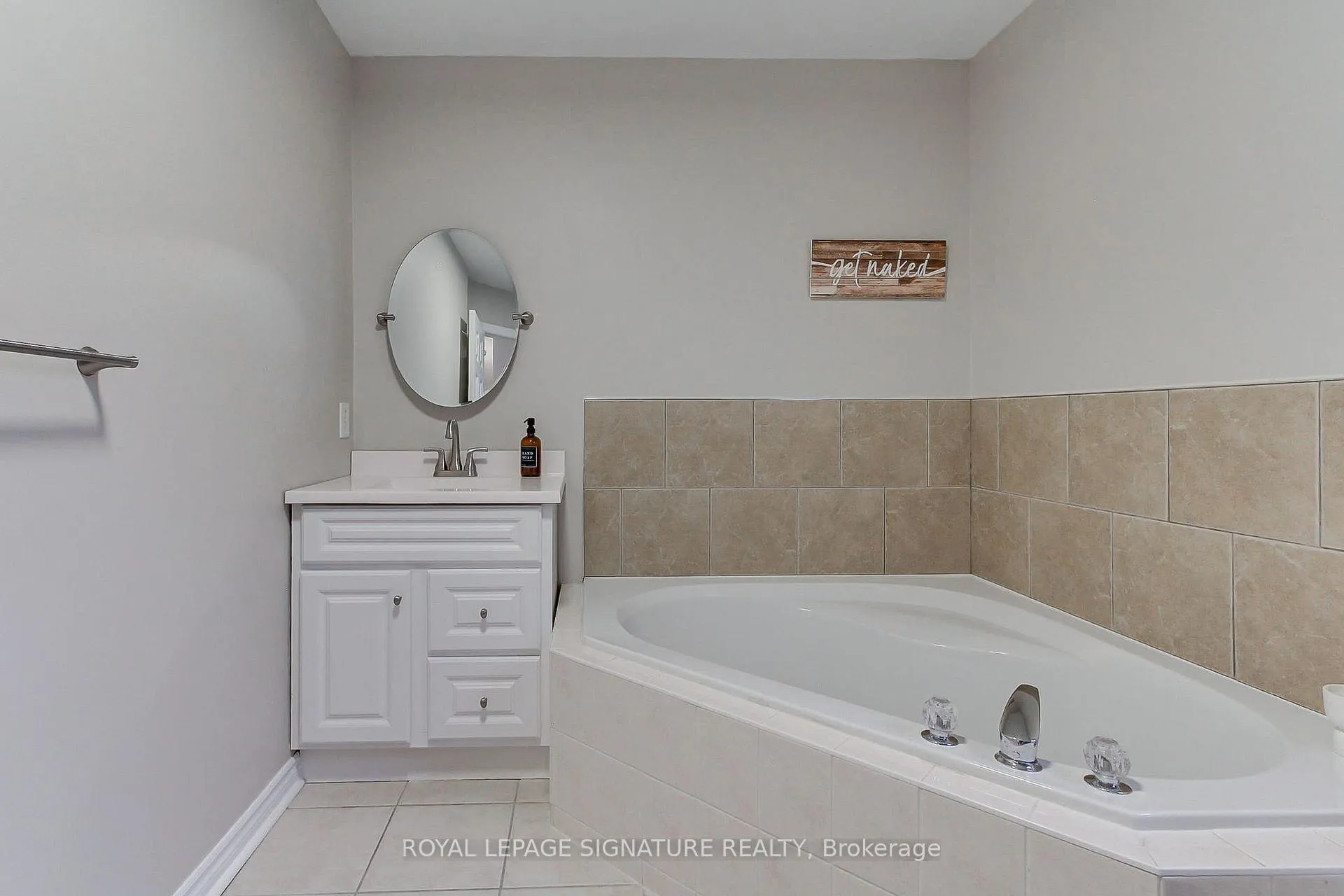 Photo 29 of 62 Cloughley Drive, Barrie, 400 West — HOMEH