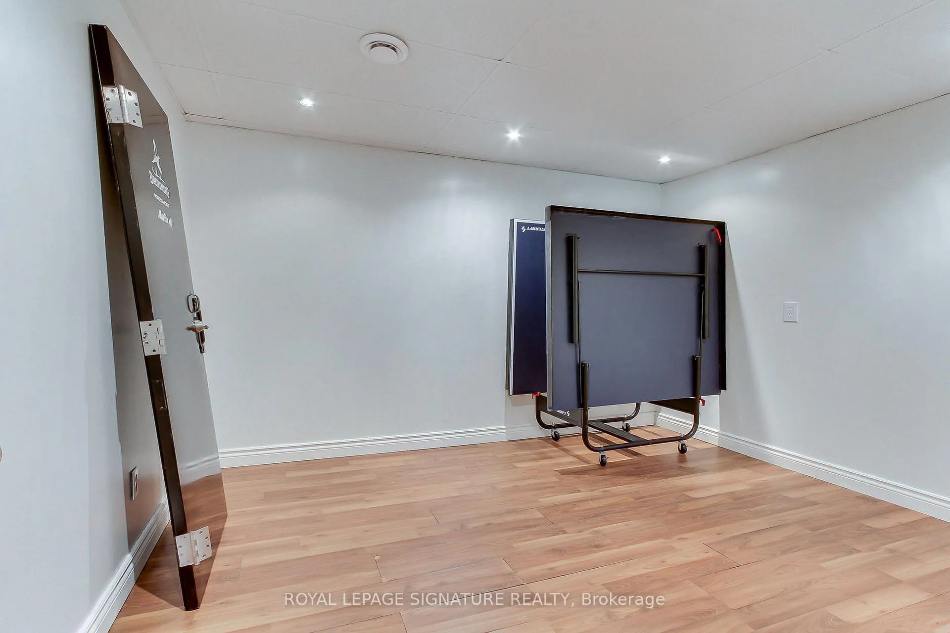 Photo 36 of 62 Cloughley Drive, Barrie, 400 West — HOMEH