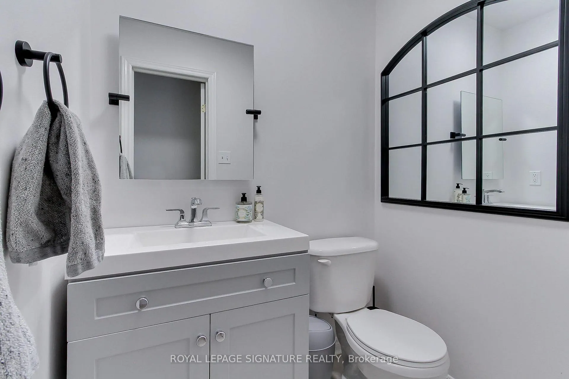 Photo 39 of 62 Cloughley Drive, Barrie, 400 West — HOMEH