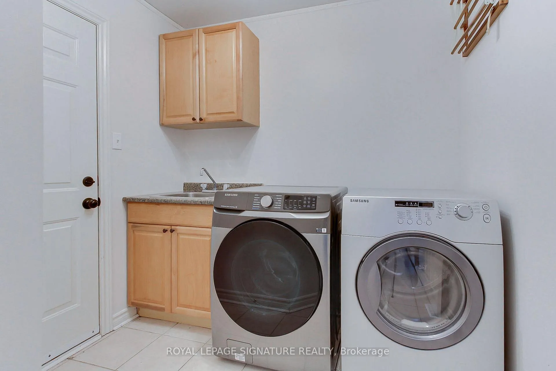 Photo 40 of 62 Cloughley Drive, Barrie, 400 West — HOMEH
