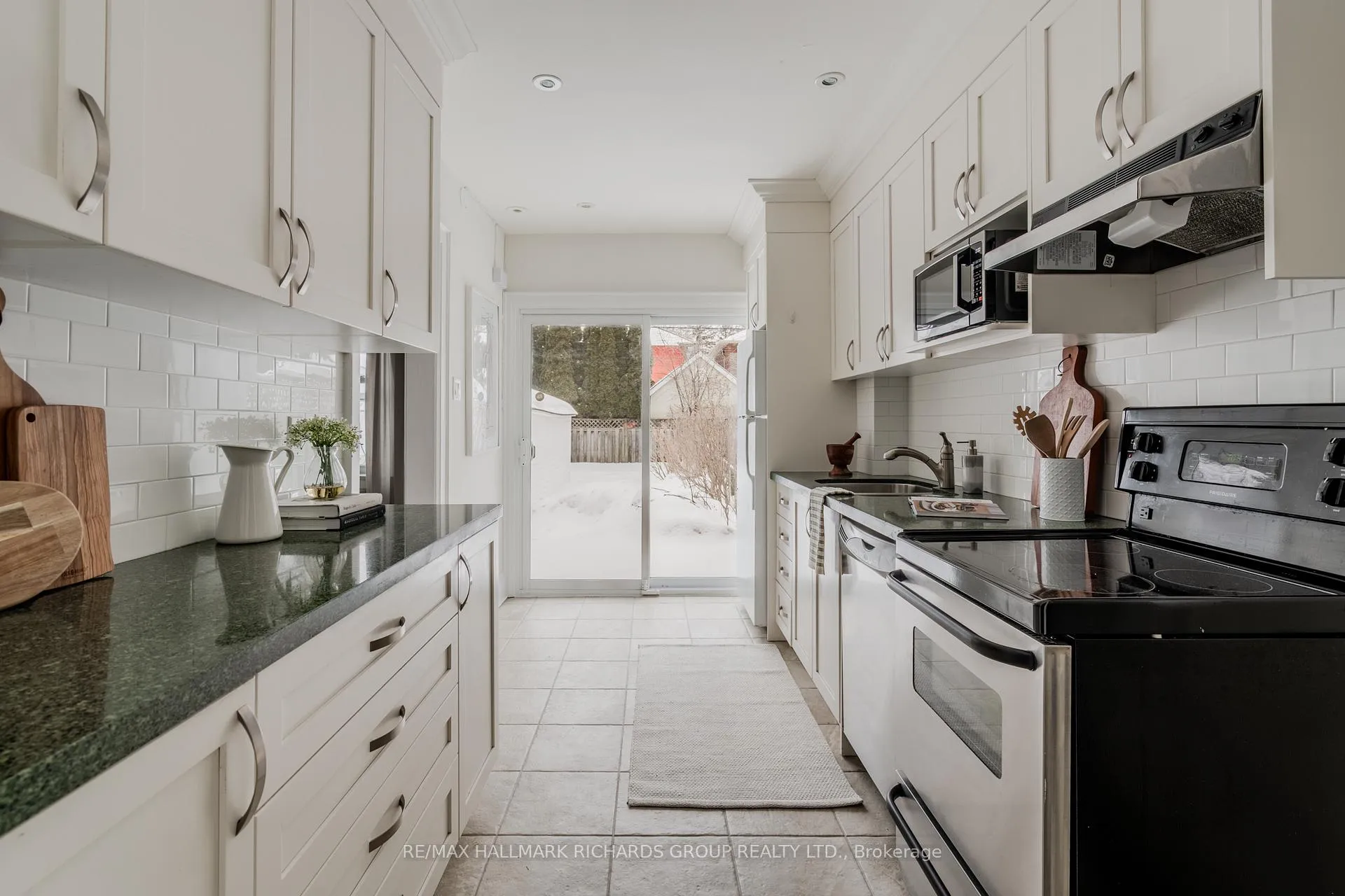 Photo 10 of 71 Lawrence Avenue W, Toronto, Lawrence Park South — HOMEH