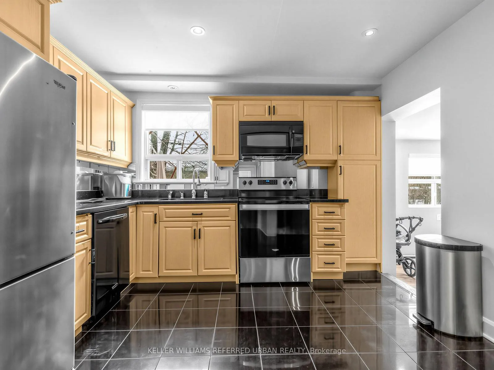 Photo 11 of 47 Dell Park Avenue, Toronto, Englemount-Lawrence — HOMEH