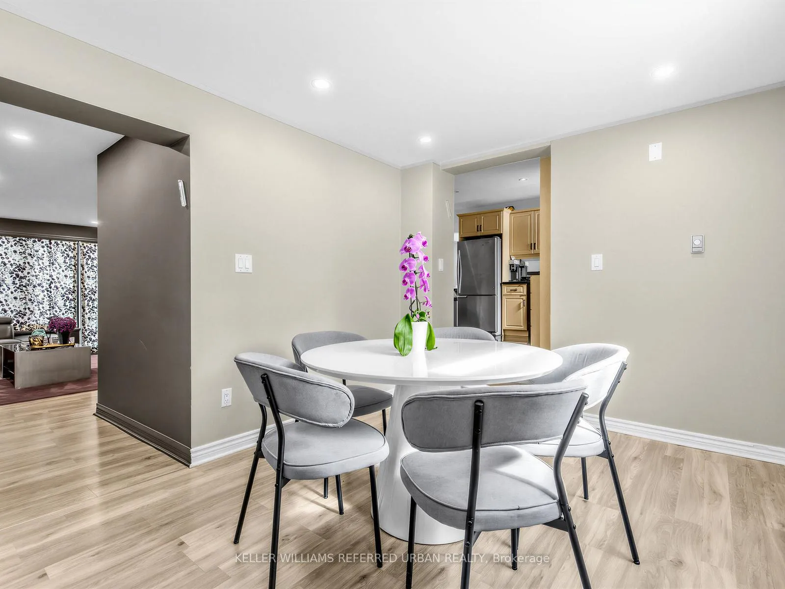 Photo 18 of 47 Dell Park Avenue, Toronto, Englemount-Lawrence — HOMEH