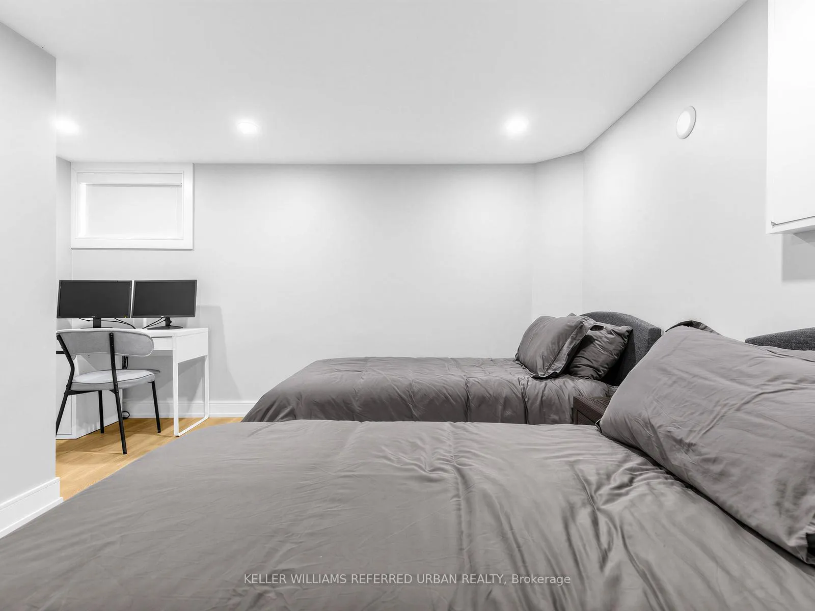 Photo 30 of 47 Dell Park Avenue, Toronto, Englemount-Lawrence — HOMEH