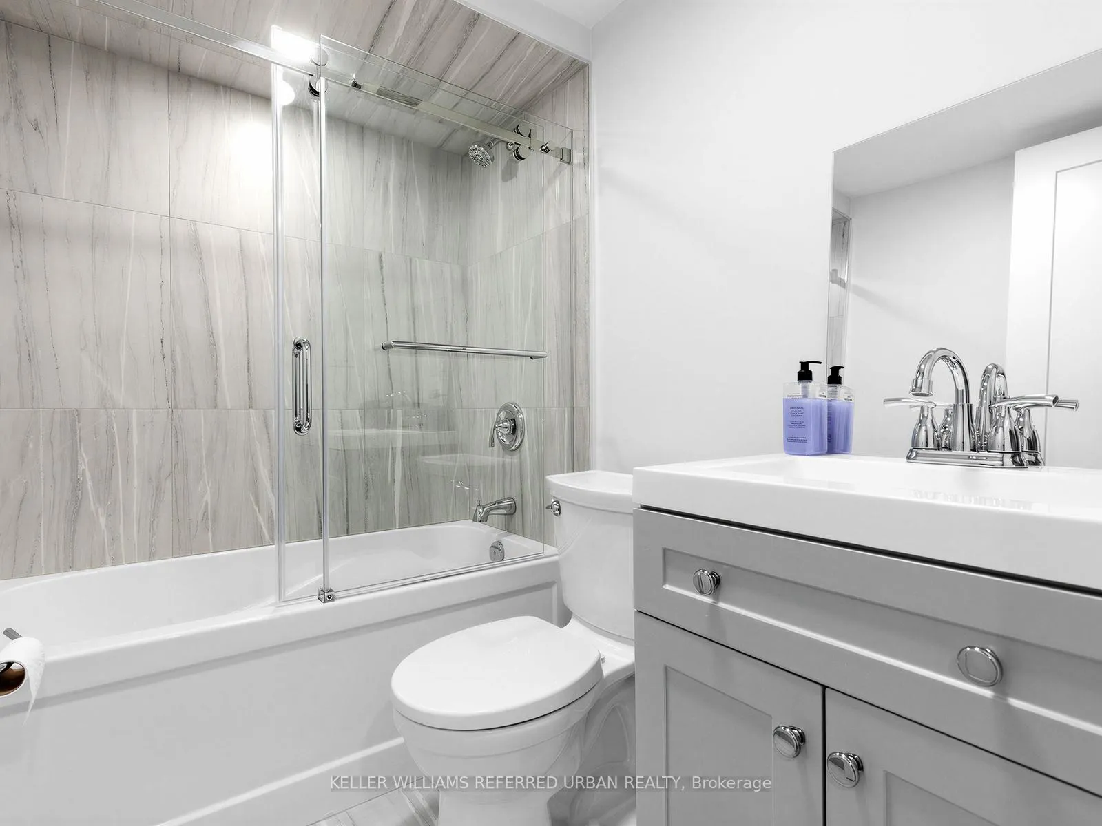 Photo 32 of 47 Dell Park Avenue, Toronto, Englemount-Lawrence — HOMEH