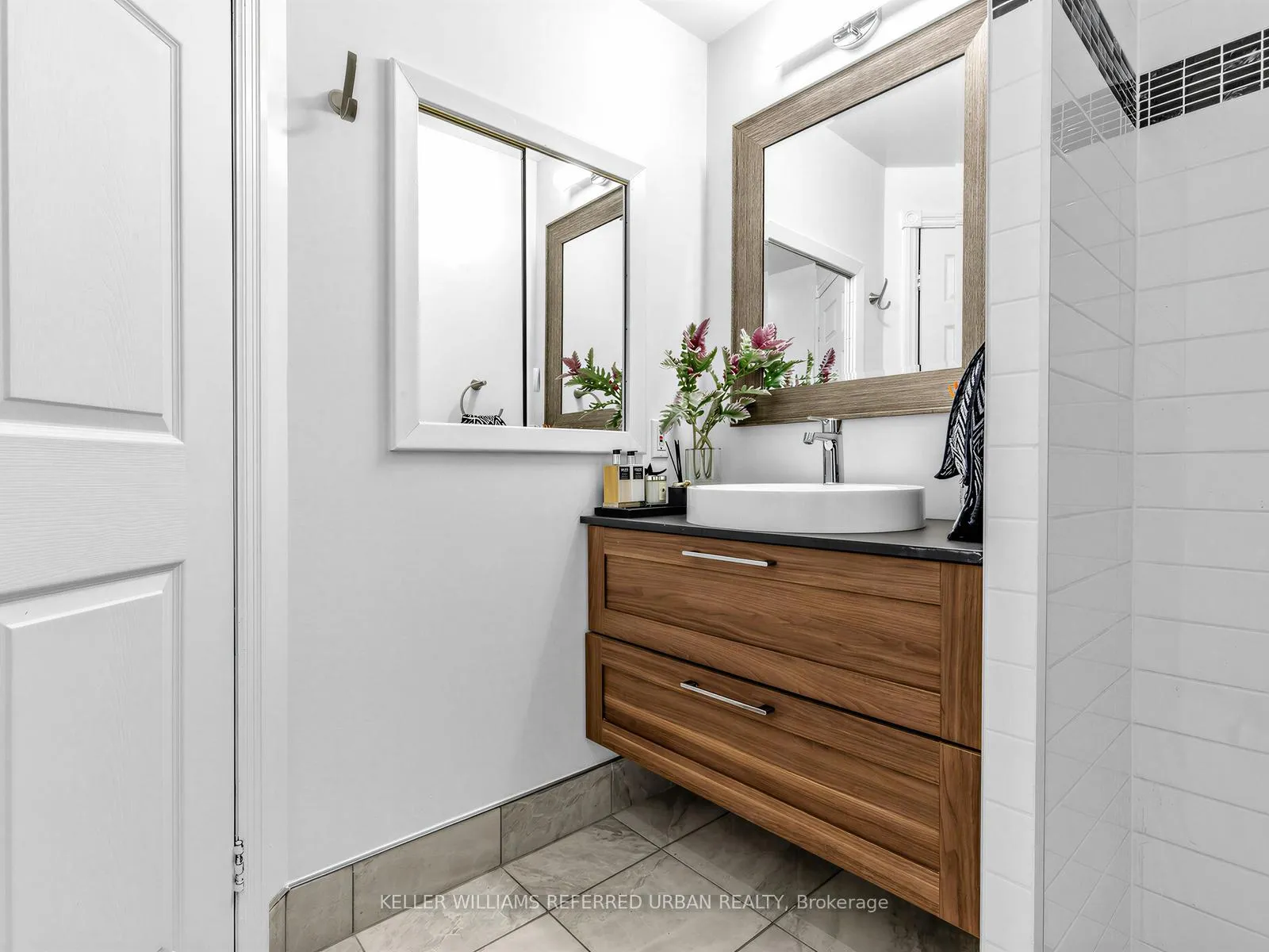 Photo 38 of 47 Dell Park Avenue, Toronto, Englemount-Lawrence — HOMEH