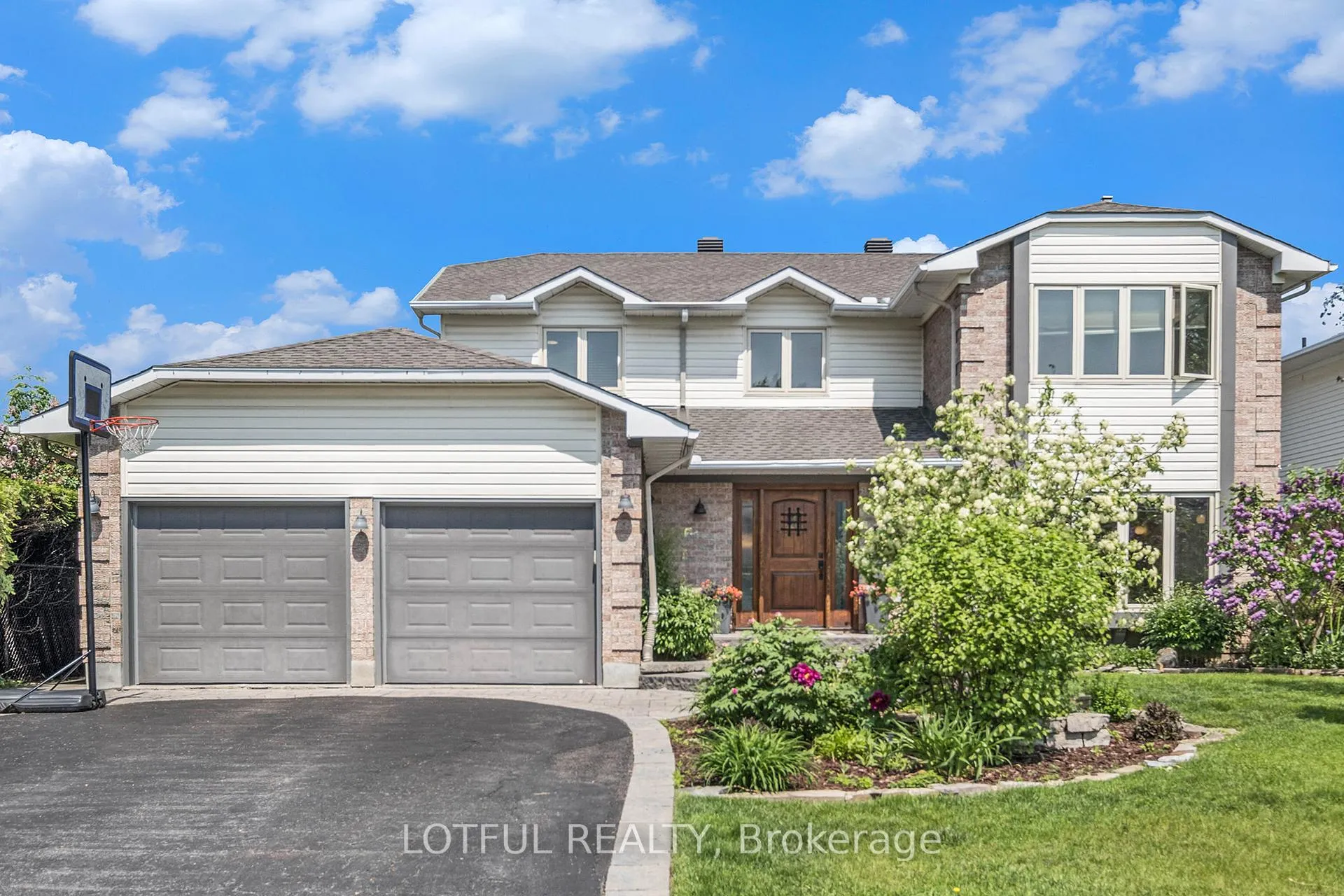 Front of 6118 Voyageur Drive