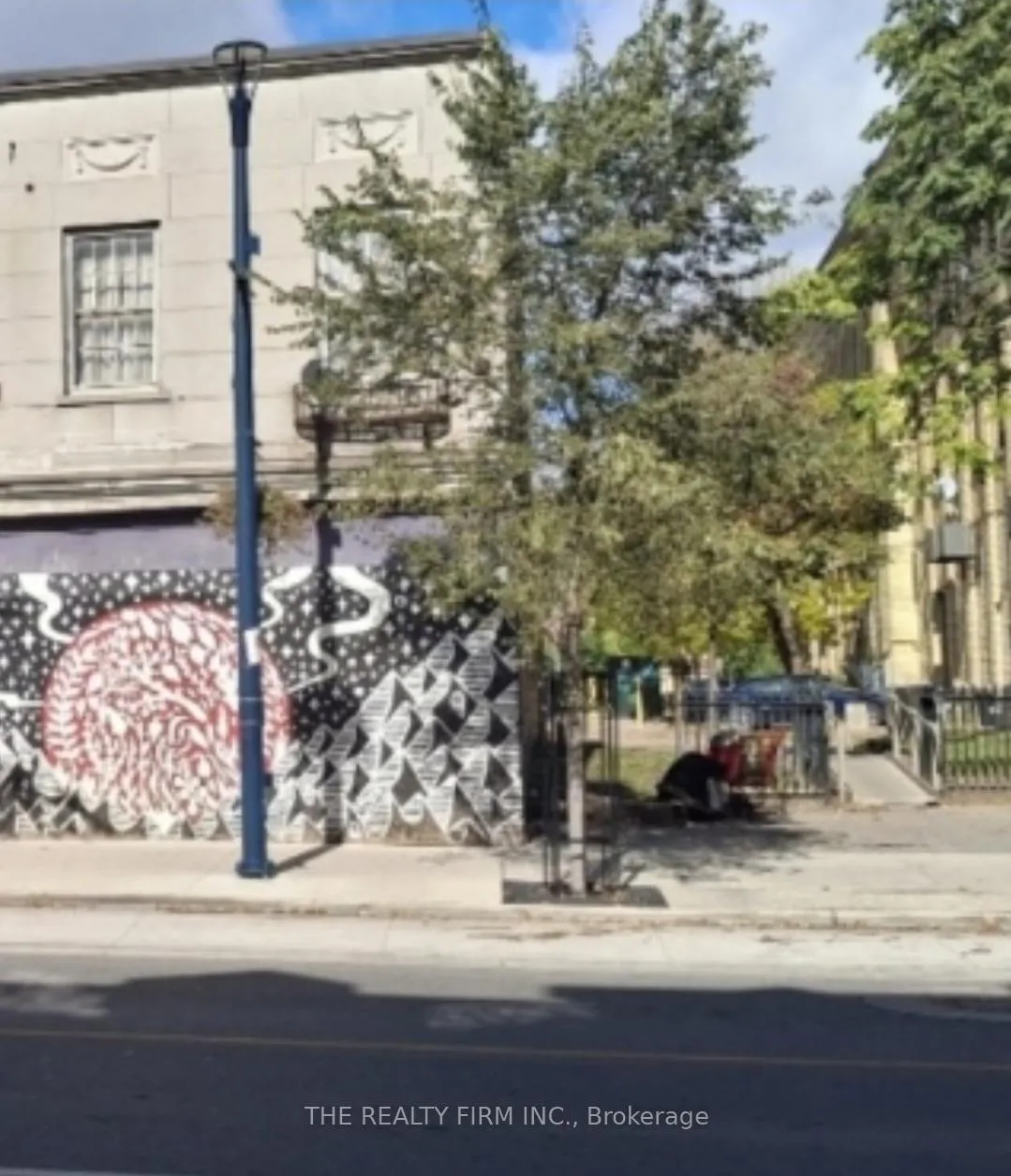 Photo 5 of 616 Dundas Street E, London, East G — HOMEH
