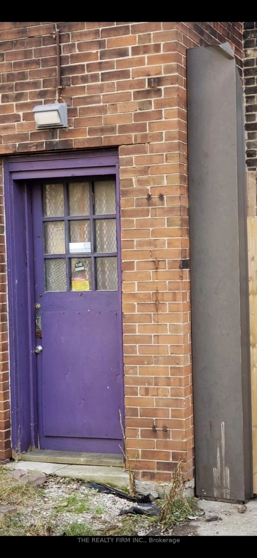 Photo 6 of 616 Dundas Street E, London, East G — HOMEH