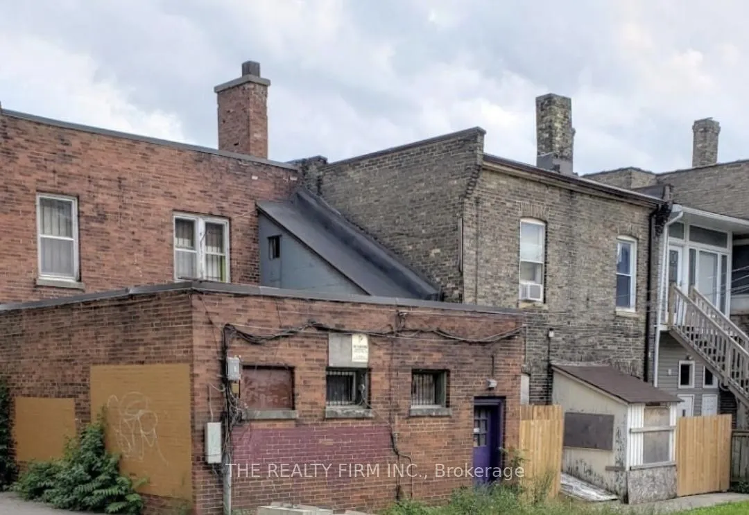 Photo 8 of 616 Dundas Street E, London, East G — HOMEH