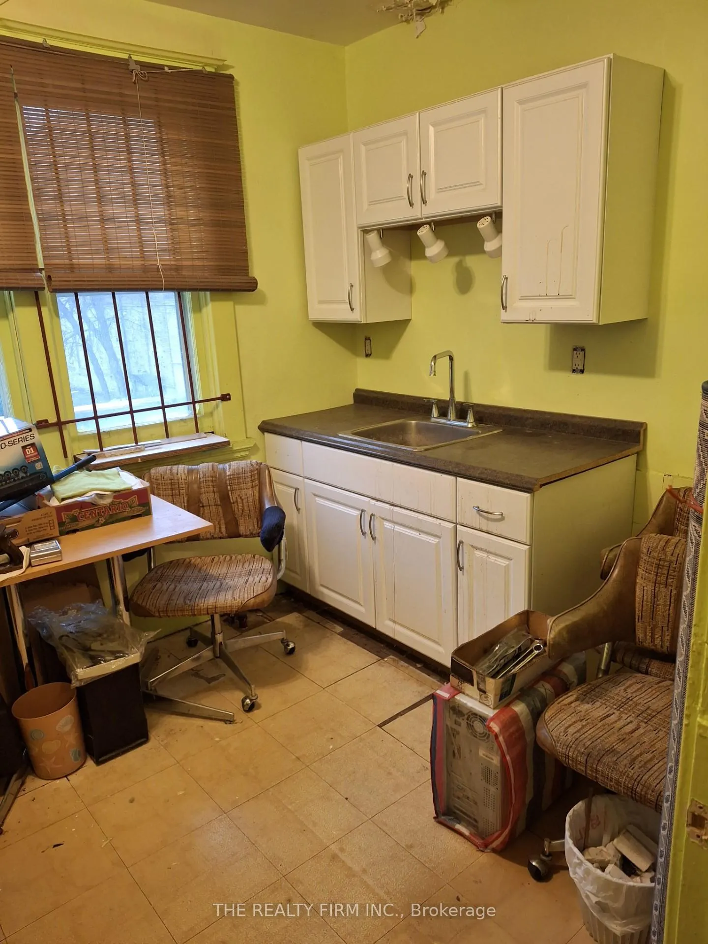 Photo 13 of 616 Dundas Street E, London, East G — HOMEH