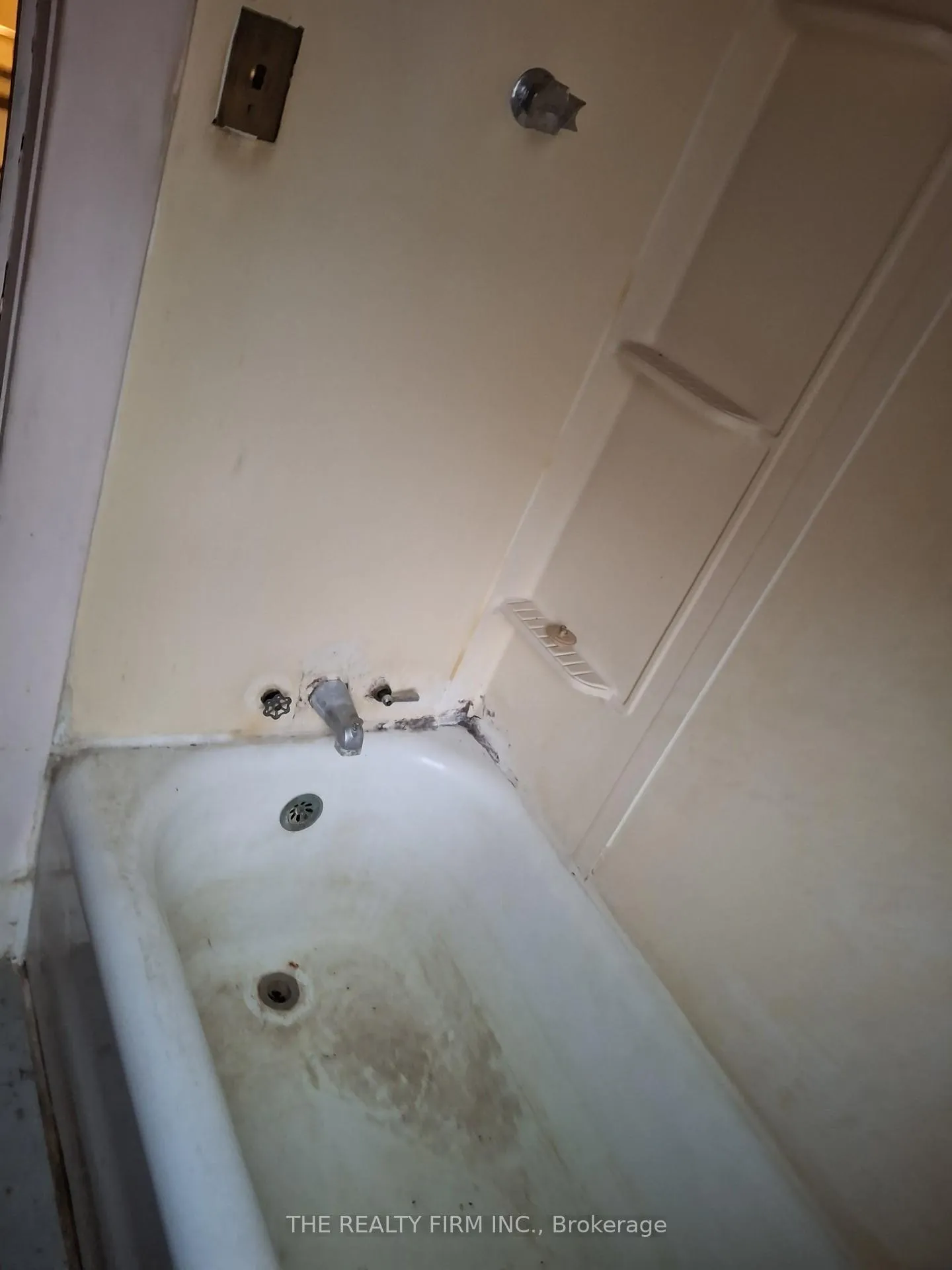 Photo 20 of 616 Dundas Street E, London, East G — HOMEH