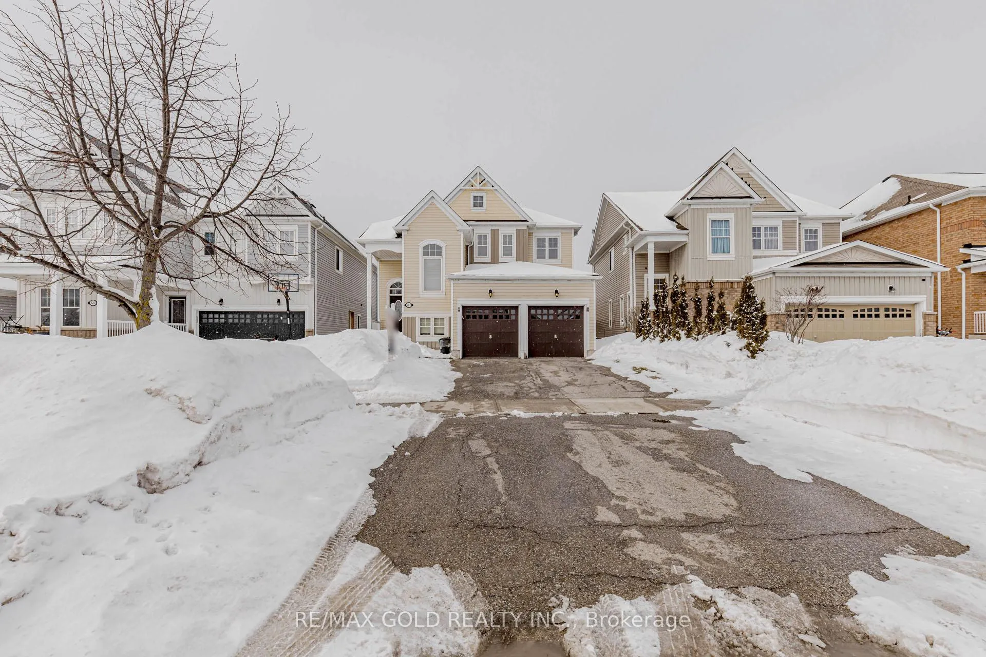 Front of 527 Wansbrough Way