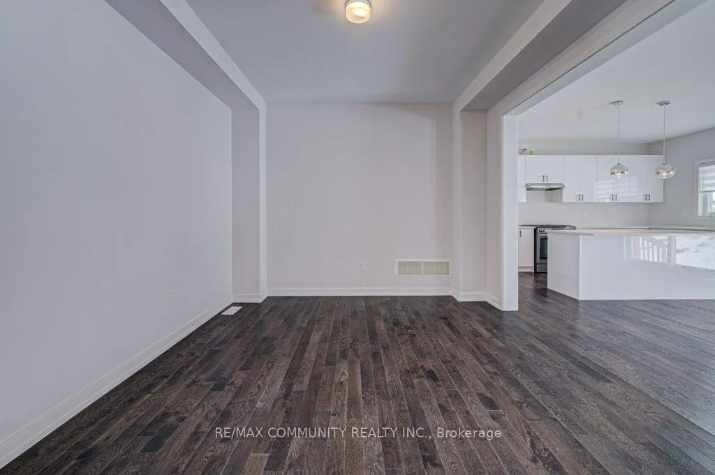 Photo 10 of 55 Tulip Crescent, Norfolk, Simcoe — HOMEH