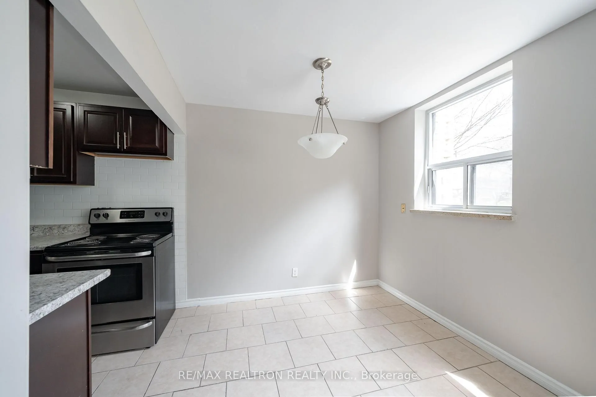 Photo 7 of Unit 33, 2043 Prospect Street E, Burlington, Brant — HOMEH
