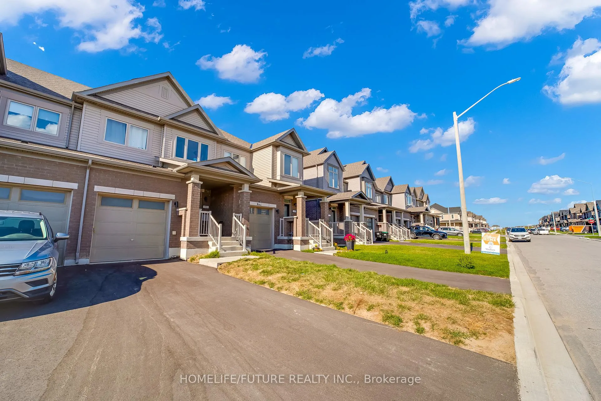 Photo 2 of 51 Sagewood Avenue, Barrie, Rural Barrie Southeast — HOMEH