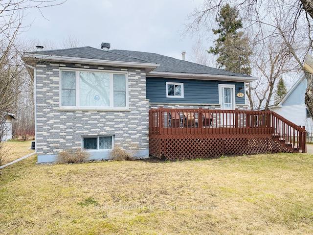 Photo 2 of 21 Wolfe Street, Kapuskasing — HOMEH