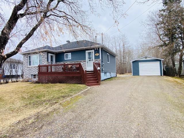 Photo 3 of 21 Wolfe Street, Kapuskasing — HOMEH