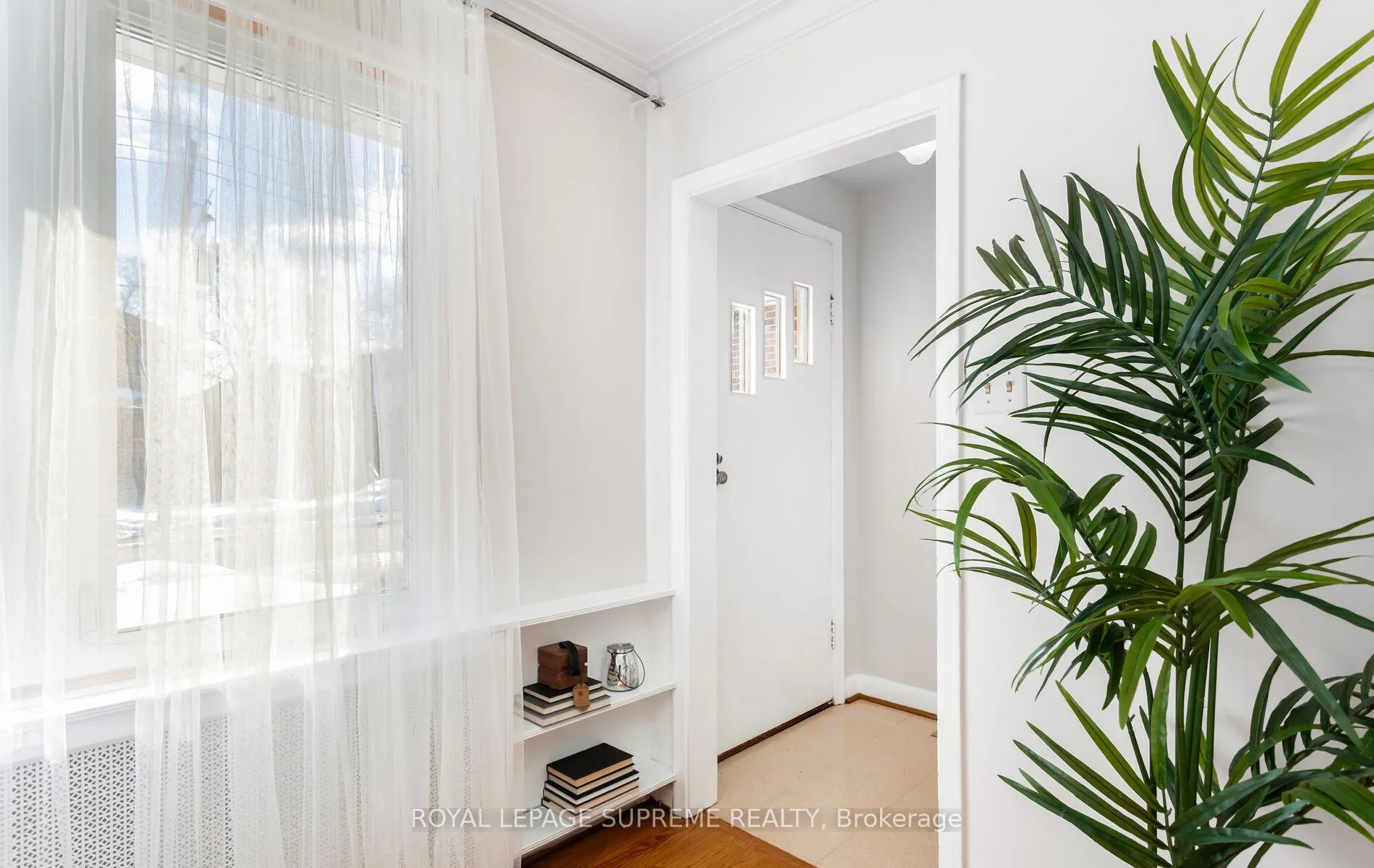 Photo 3 of 14 East Drive, Toronto, Rockcliffe-Smythe — HOMEH