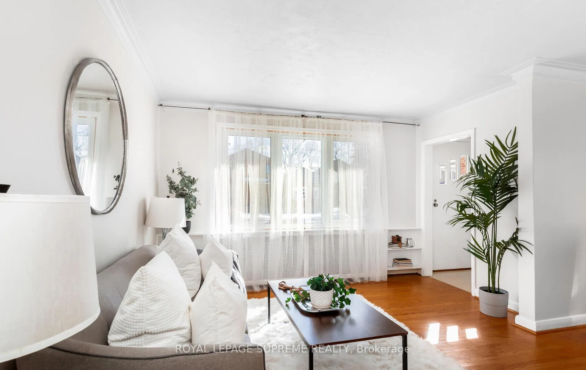 Photo 5 of 14 East Drive, Toronto, Rockcliffe-Smythe — HOMEH