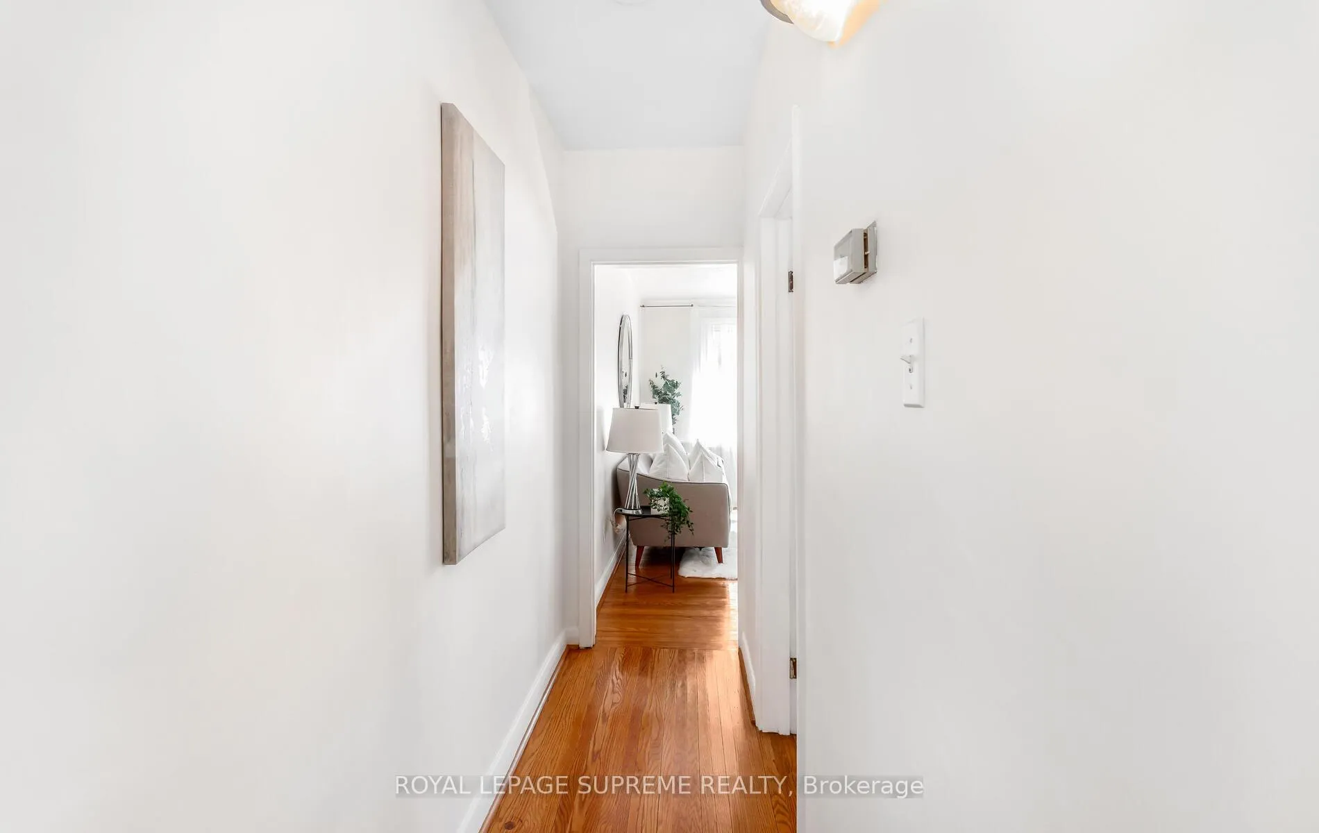 Photo 10 of 14 East Drive, Toronto, Rockcliffe-Smythe — HOMEH