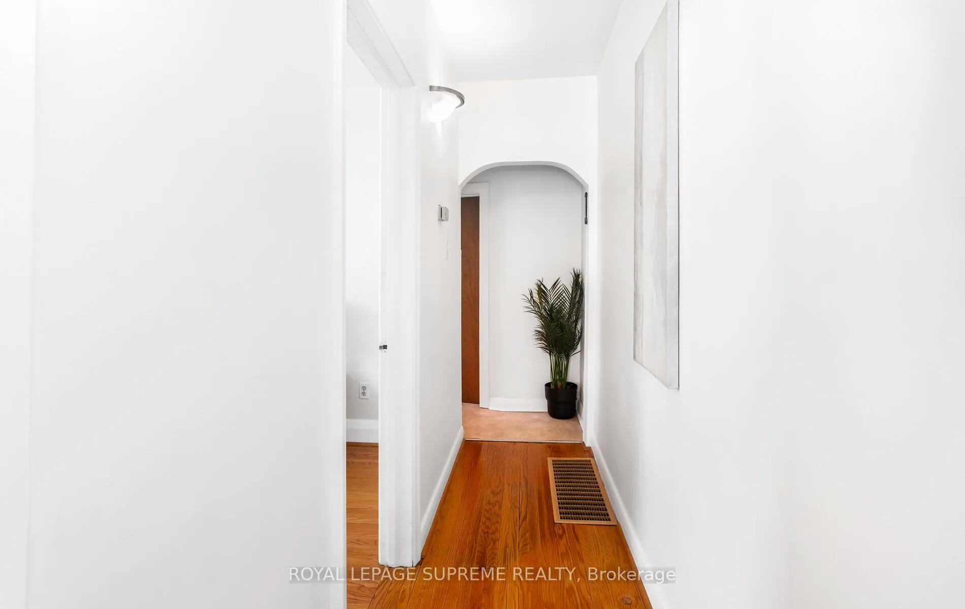 Photo 11 of 14 East Drive, Toronto, Rockcliffe-Smythe — HOMEH